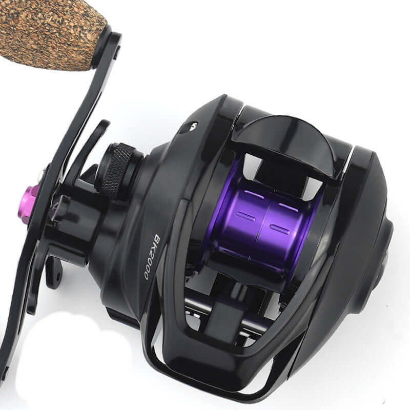 Luya Bait Cast Sea Reel for saltwater fishing, corrosion-resistant baitcasting reel with smooth drag and ergonomic handle.