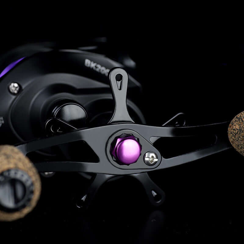 Luya Bait Cast Sea Reel for saltwater fishing, corrosion-resistant baitcasting reel with smooth drag and ergonomic handle.